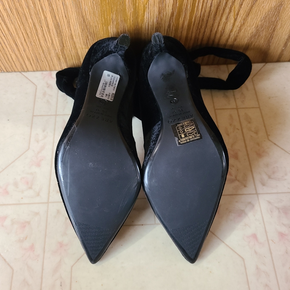 NWOB Arezzo Classic Black Velvet Bow Heels Size 6 ♡ - Picture 8 of 10